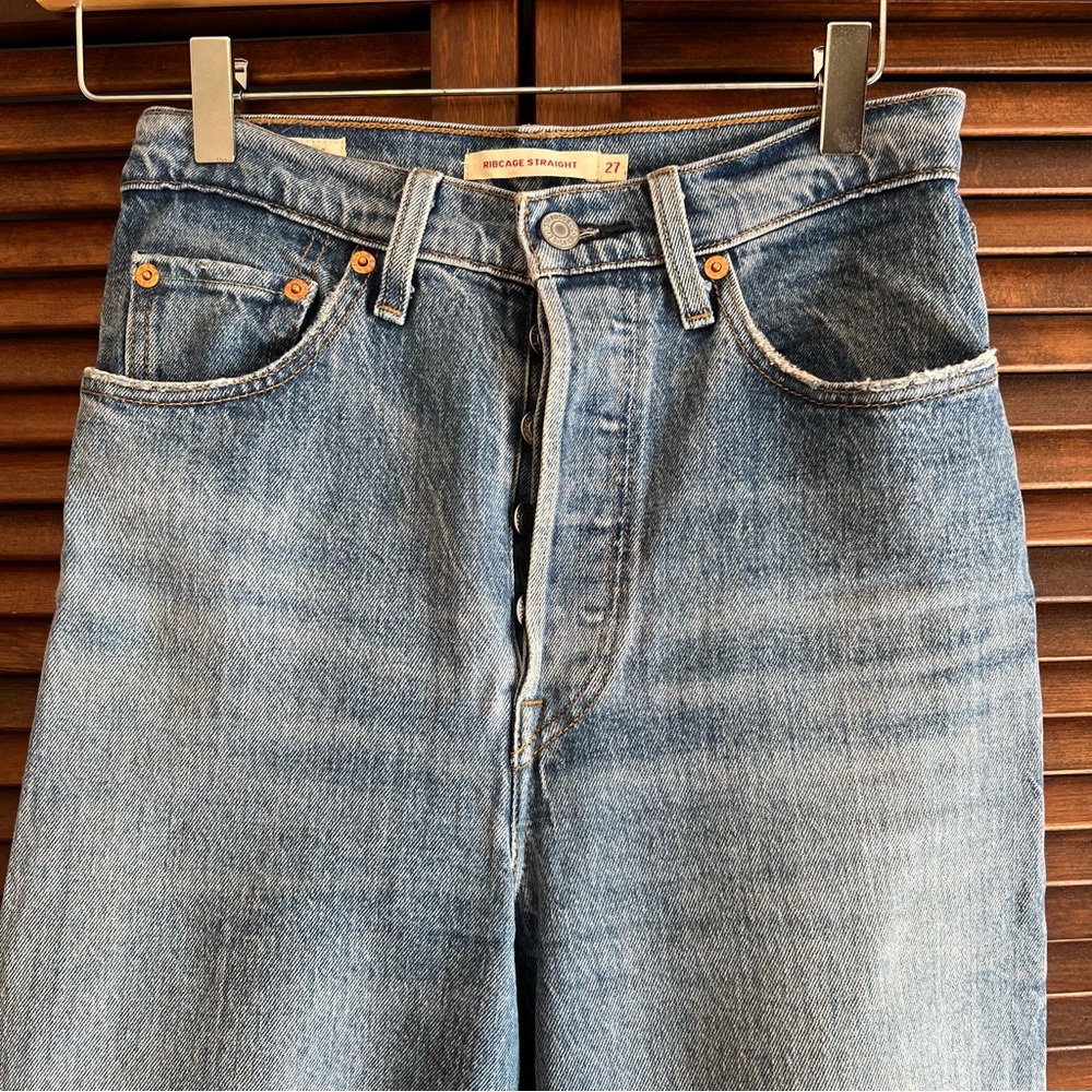 Levi’s Ribcage Straight Jean - Picture 4 of 6